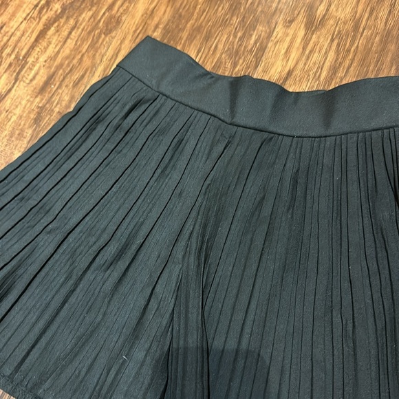 Zara Pleated Black High Waist Shorts Ruffle Hem - Picture 8 of 8